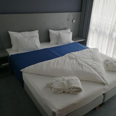 Hotel Yacht Wellness & Business Siófok Extérieur photo