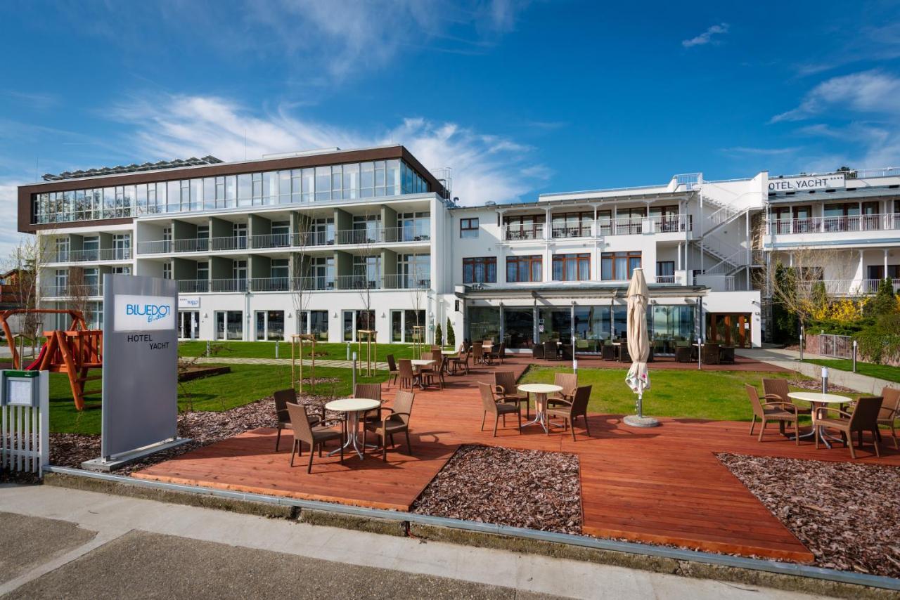 Hotel Yacht Wellness & Business Siófok Extérieur photo