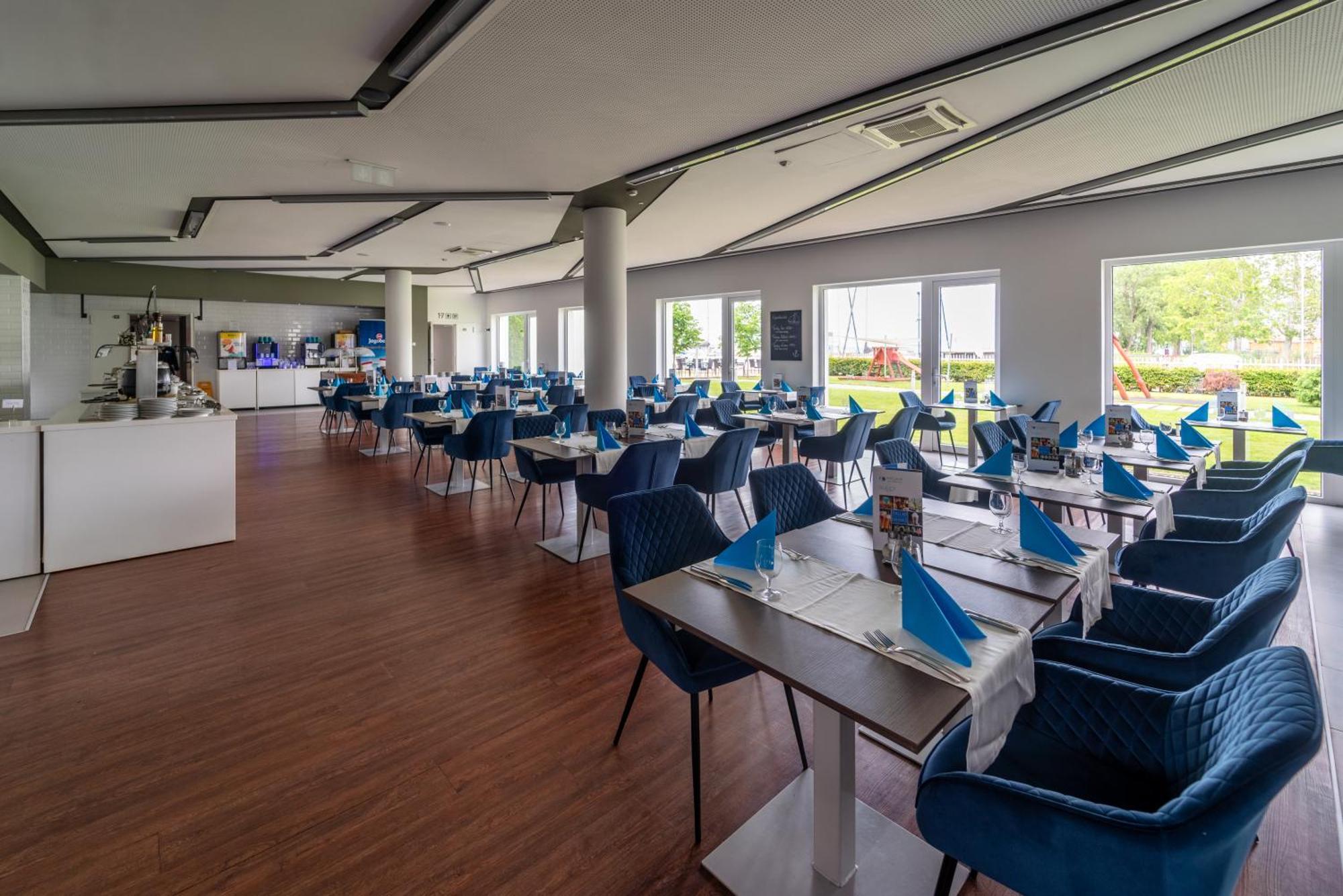 Hotel Yacht Wellness & Business Siófok Extérieur photo