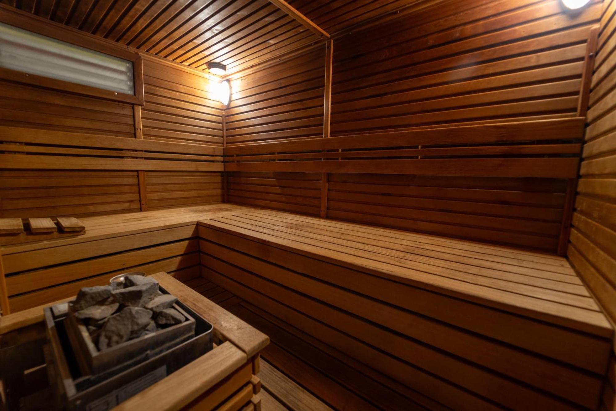 Hotel Yacht Wellness & Business Siófok Extérieur photo