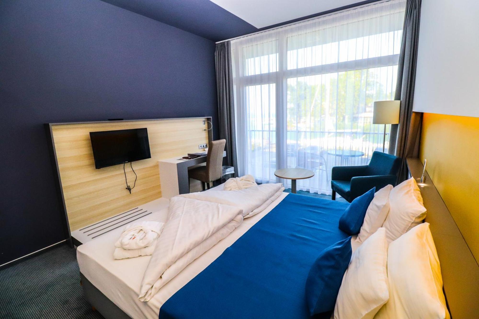 Hotel Yacht Wellness & Business Siófok Extérieur photo