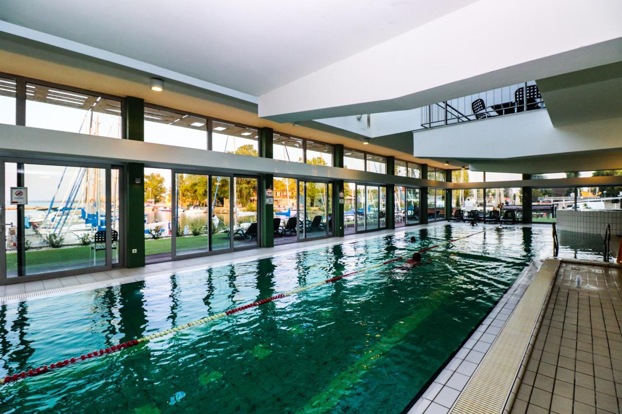 Hotel Yacht Wellness & Business Siófok Extérieur photo