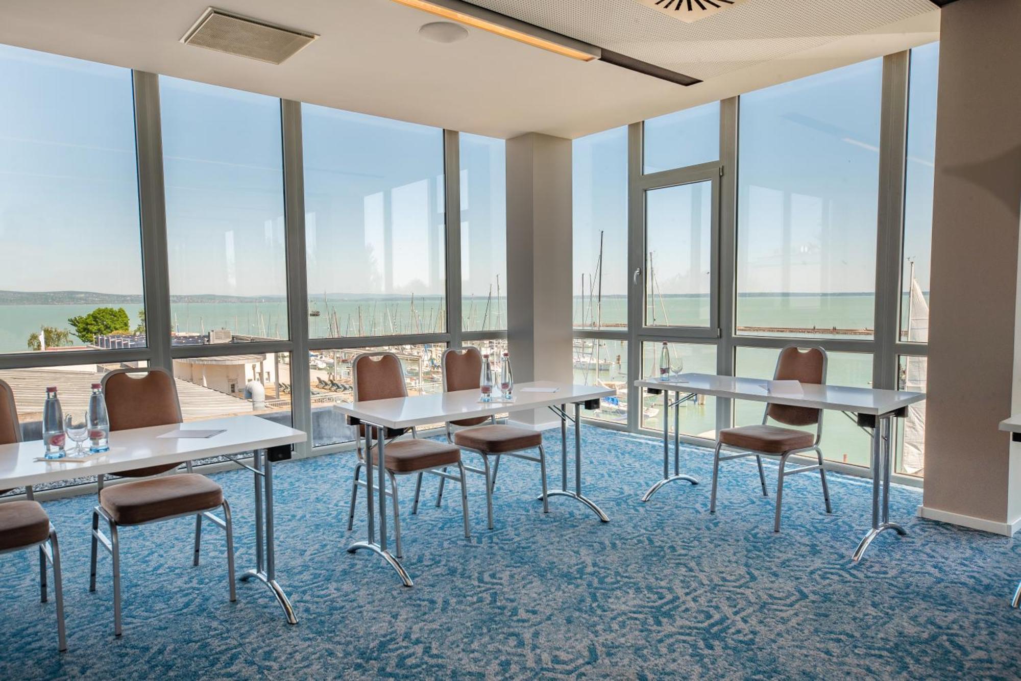 Hotel Yacht Wellness & Business Siófok Extérieur photo