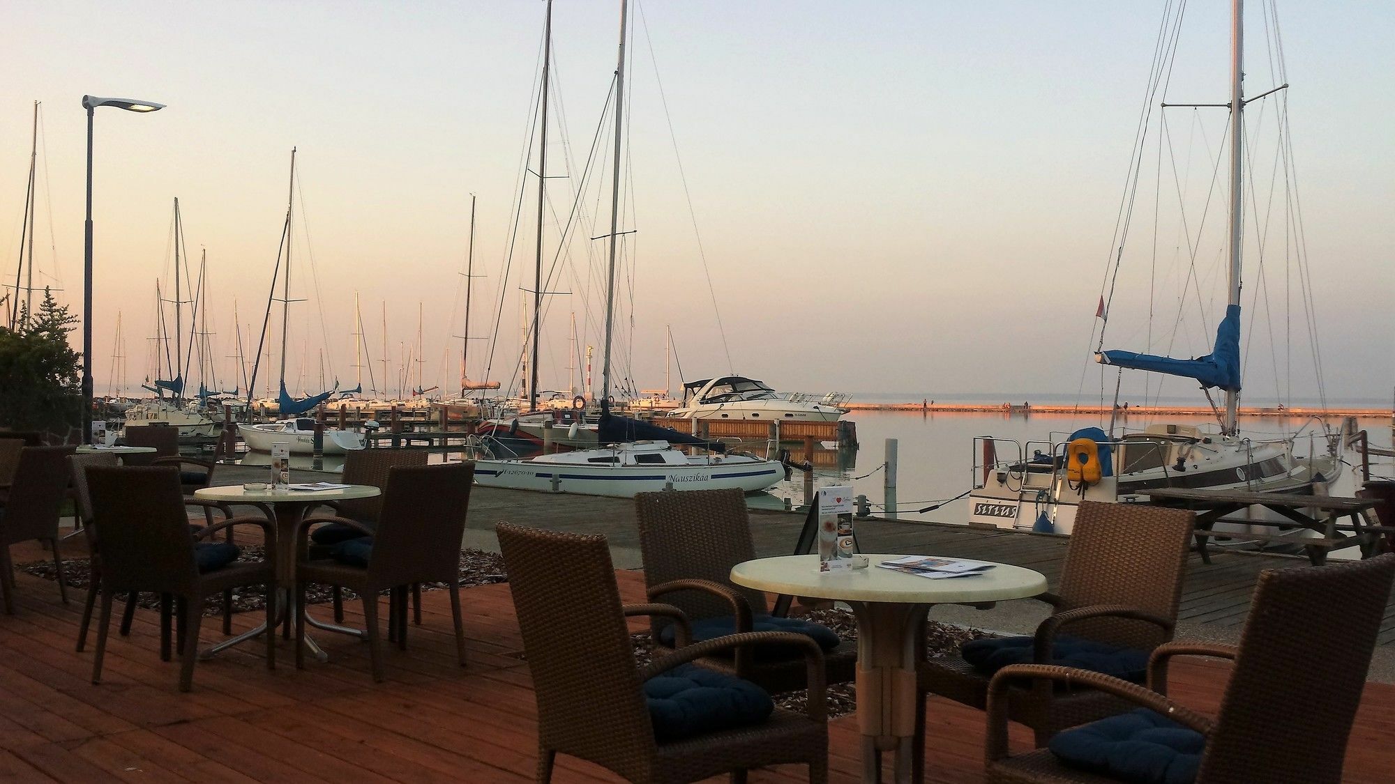 Hotel Yacht Wellness & Business Siófok Extérieur photo
