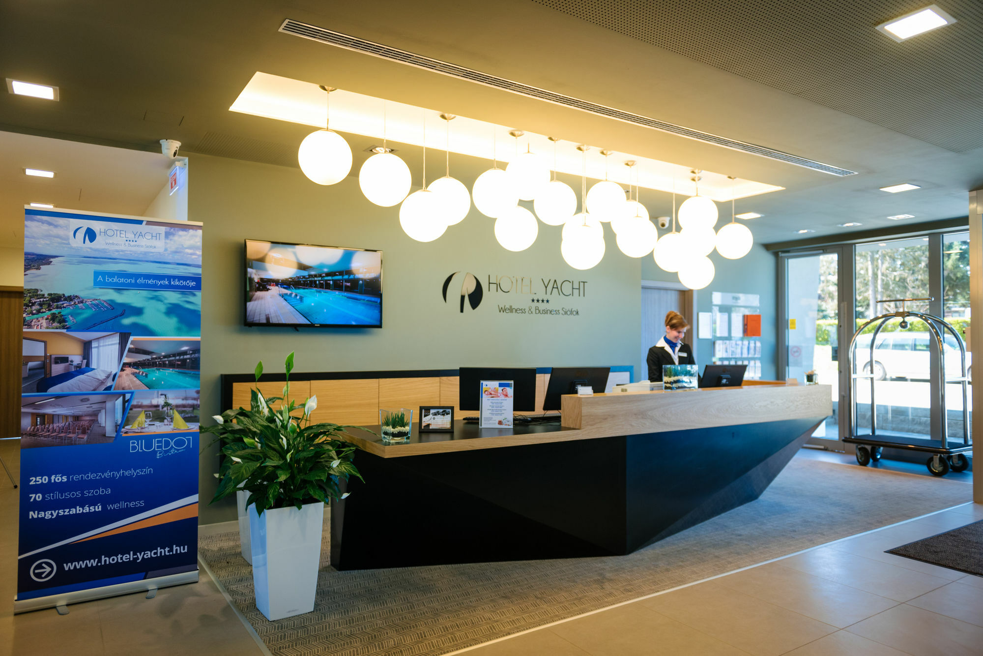 Hotel Yacht Wellness & Business Siófok Extérieur photo