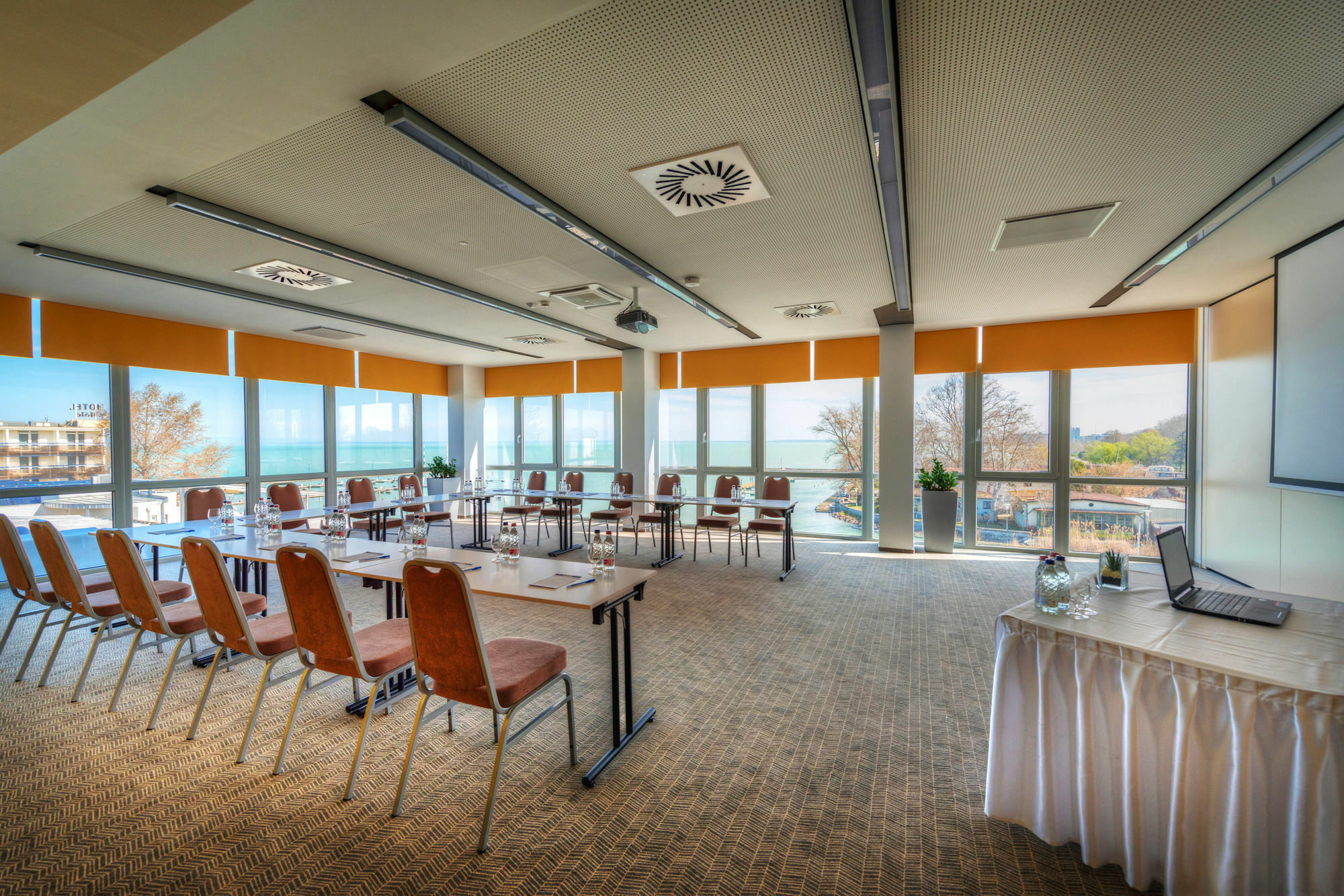 Hotel Yacht Wellness & Business Siófok Extérieur photo