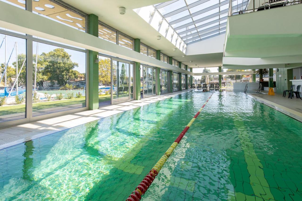 Hotel Yacht Wellness & Business Siófok Extérieur photo